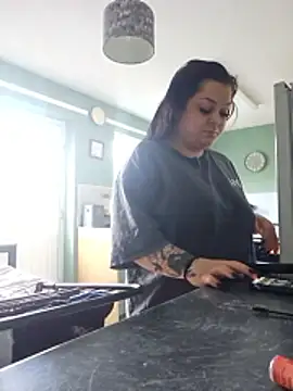 Snapshot of Saucy-Serenity chatting on 11, 4, 2026 Saucy-Serenity online show from 11, 4, 2026