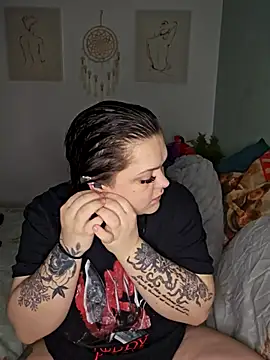 Snapshot of Saucy-Serenity chatting on 13, 4, 2026 Saucy-Serenity online show from 13, 4, 2026