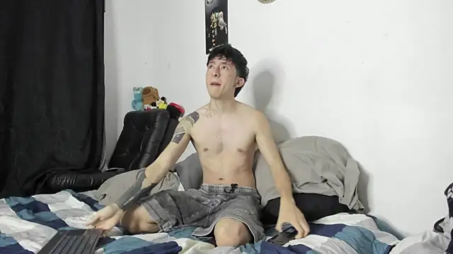 Snapshot of troy_rouge chatting on 19, 2, 2026 troy rouge online show from 19, 2, 2026