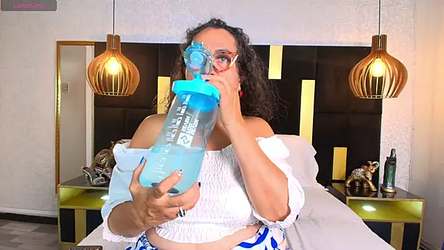 AlessandraLeroy online show from 8, 11, 2025