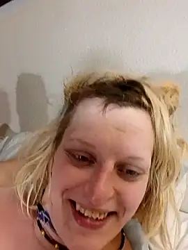 Snapshot of KITTYBOOBOOFUXX chatting on 21, 10, 2025 KITTYBOOBOOFUXX online show from 21, 10, 2025