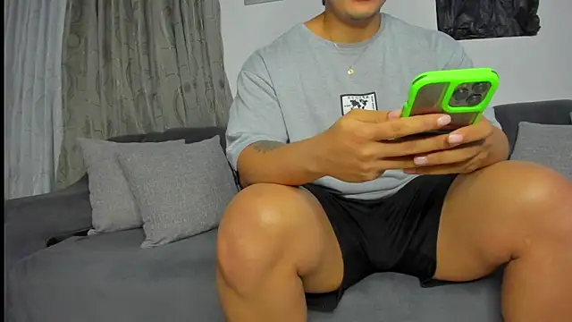 Snapshot of boys_blackandwhite chatting on 19, 5, 2026 boys blackandwhite online show from 19, 5, 2026