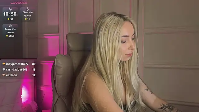 Snapshot of OhMyEmma chatting on 9, 3, 2025 OhMyEmma online show from 9, 3, 2025