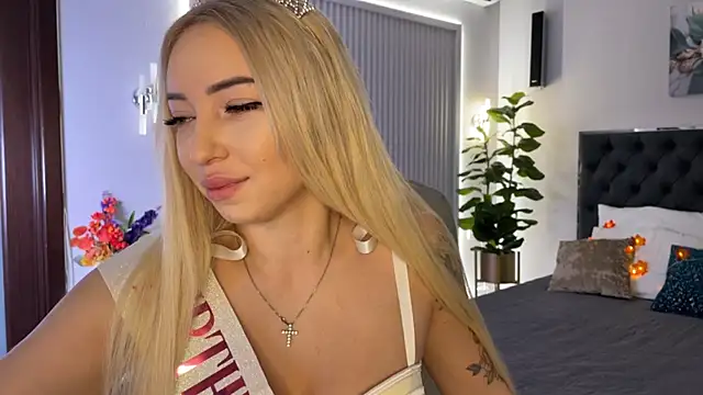 Snapshot of OhMyEmma chatting on 6, 10, 2025 OhMyEmma online show from 6, 10, 2025