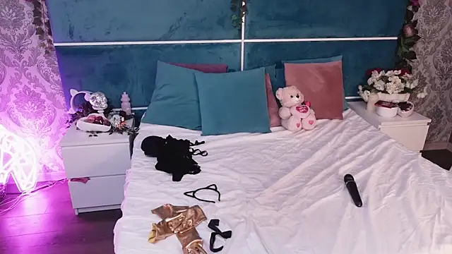 SunnyGlow online show from 5, 10, 2025