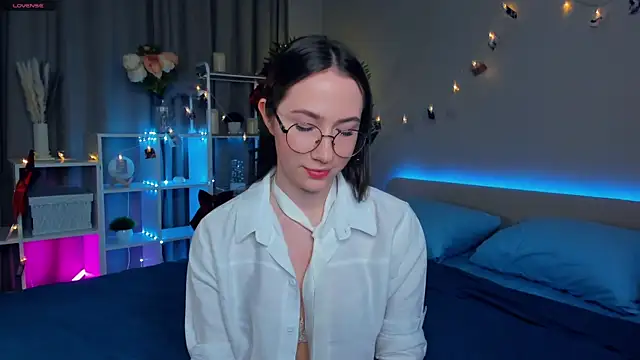 Kira mindnes online show from 6, 3, 2025