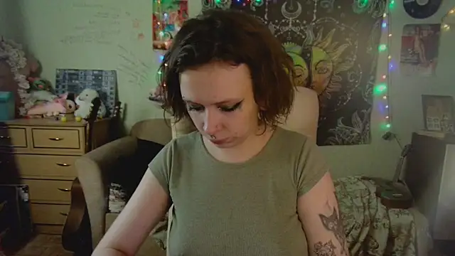 Snapshot of Lil_foxxx chatting on 2, 10, 2025 Lil foxxx online show from 2, 10, 2025