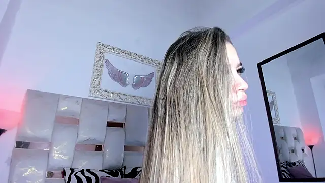 Lola Blondie online show from 18, 12, 2025