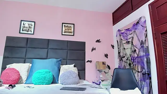 SophiaQueens online show from 1, 11, 2025