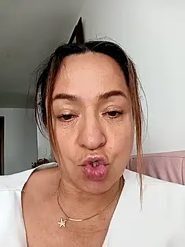 Snapshot of weet_Evans___ chatting on 6, 2, 2026 weet Evans online show from 6, 2, 2026