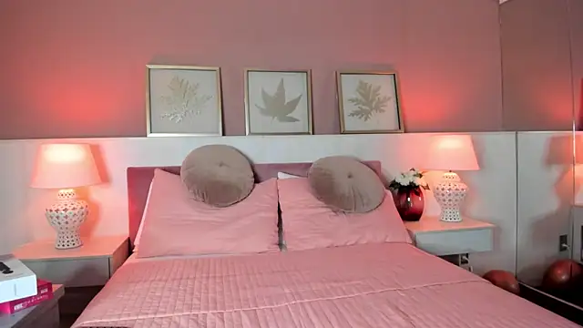 Snapshot of Emma__1 chatting on 30, 9, 2025 Emma 1 online show from 30, 9, 2025