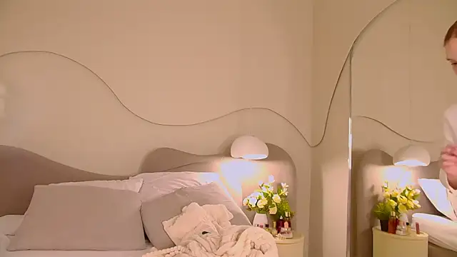 Snapshot of MiraBliss chatting on 5, 10, 2025 MiraBliss online show from 5, 10, 2025