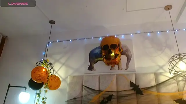 Snapshot of violettsuncs chatting on 19, 10, 2025 violettsuncs online show from 19, 10, 2025