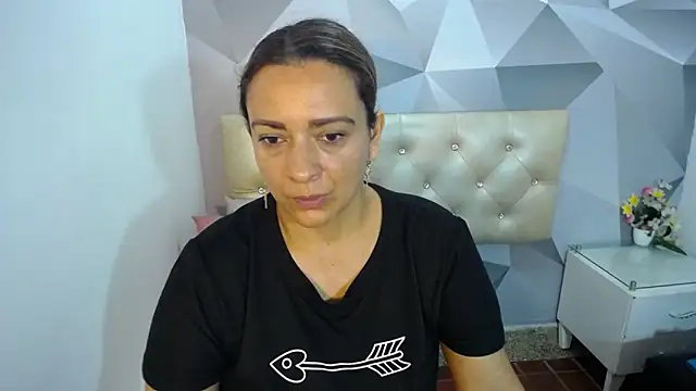 Milf-Prettyboobs online show from 18, 11, 2025