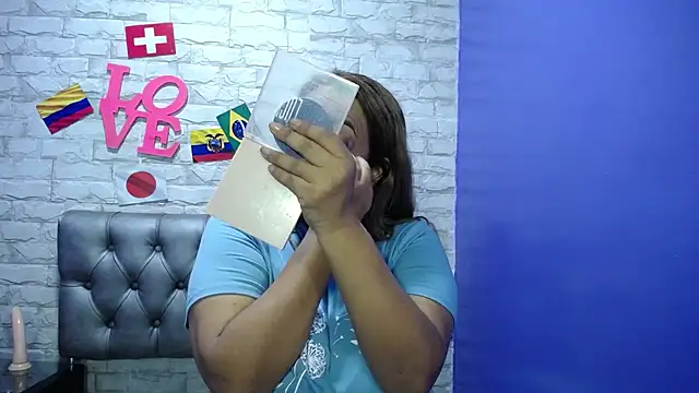 Snapshot of Milf-Prettyboobs chatting on 21, 6, 2026 Milf-Prettyboobs online show from 21, 6, 2026