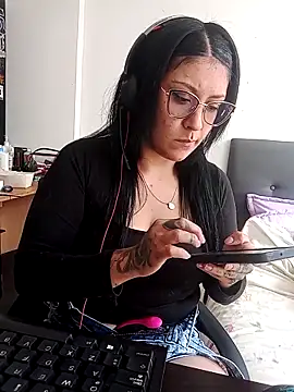 Snapshot of DaniPoison chatting on 17, 10, 2025 DaniPoison online show from 17, 10, 2025