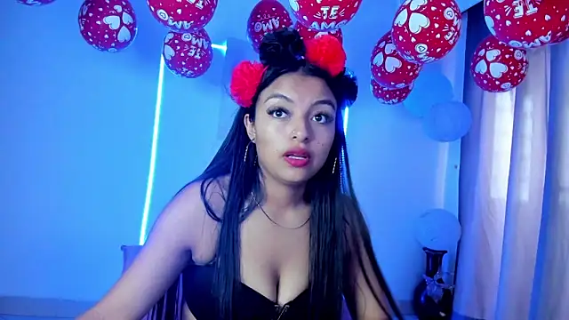 Snapshot of sweet_cinamon chatting on 12, 11, 2025 sweet cinamon online show from 12, 11, 2025