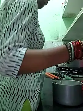 Hotty-Nidhi online show from 18, 10, 2025