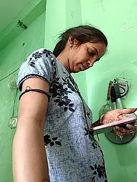 Hotty-Nidhi online show from 14, 3, 2026