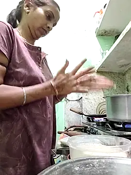 Hotty-Nidhi online show from 14, 3, 2026