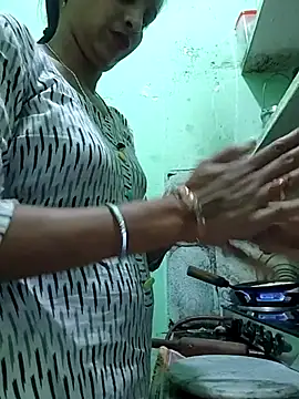 Hotty-Nidhi online show from 17, 3, 2026