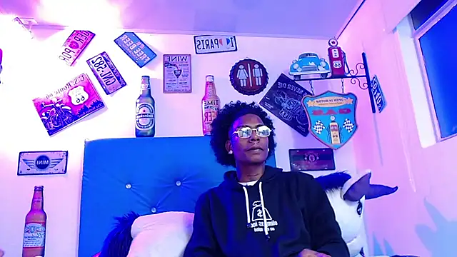 Snapshot of lili_roussi chatting on 12, 10, 2025 lili roussi online show from 12, 10, 2025