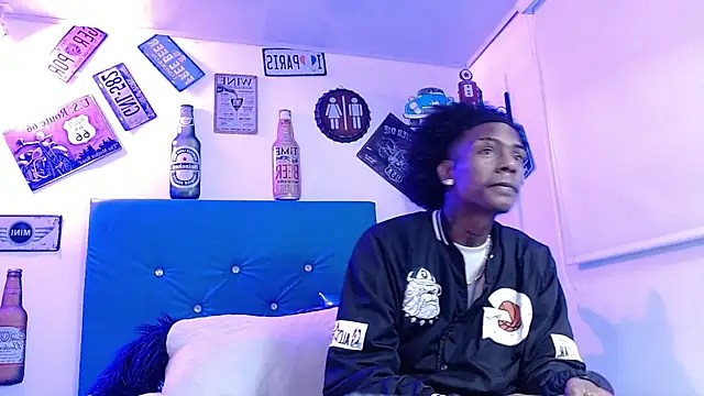 Snapshot of lili_roussi chatting on 15, 10, 2025 lili roussi online show from 15, 10, 2025