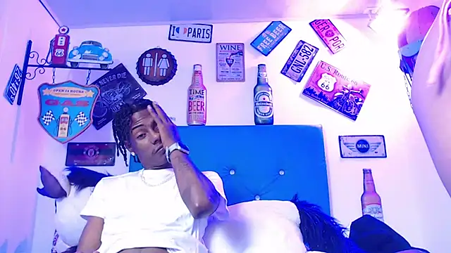 Snapshot of lili_roussi chatting on 25, 10, 2025 lili roussi online show from 25, 10, 2025