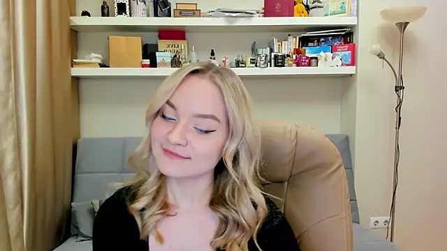 Kara Smith  online show from 8, 3, 2025