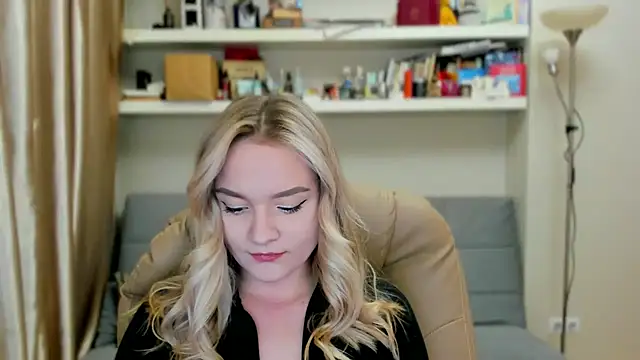 Kara Smith  online show from 4, 10, 2025