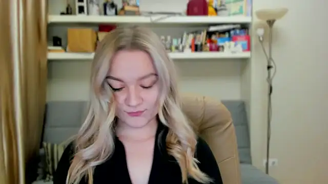 Kara Smith  online show from 3, 11, 2025