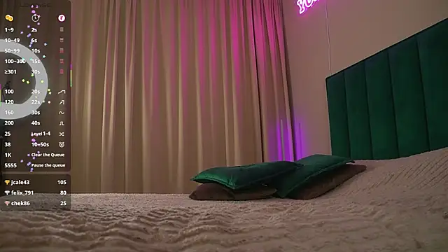 Snapshot of Sweet_Jealousy chatting on 10, 10, 2025 Sweet Jealousy online show from 10, 10, 2025