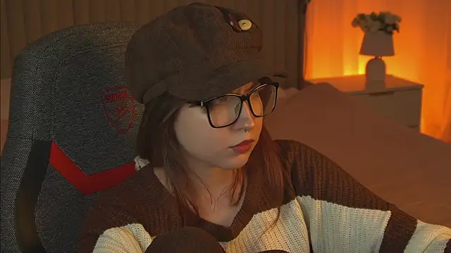 Snapshot of MemoryCadence chatting on 4, 10, 2025 MemoryCadence online show from 4, 10, 2025