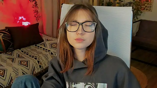 Snapshot of MemoryCadence chatting on 12, 10, 2025 MemoryCadence online show from 12, 10, 2025