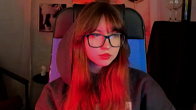 Snapshot of MemoryCadence chatting on 15, 10, 2025 MemoryCadence online show from 15, 10, 2025