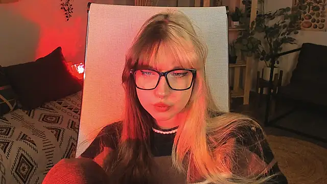 Snapshot of MemoryCadence chatting on 5, 11, 2025 MemoryCadence online show from 5, 11, 2025