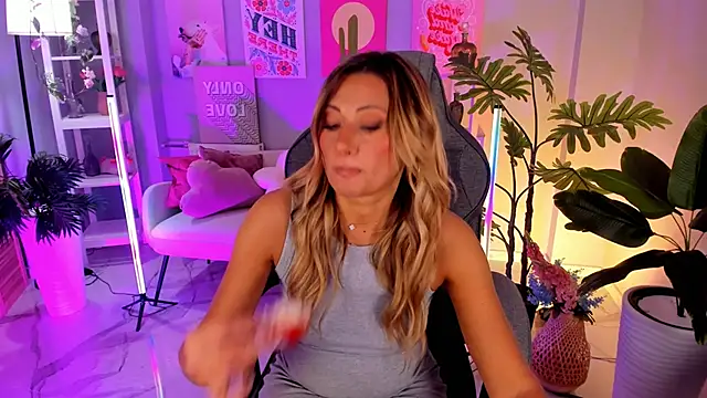 SarahAlluring online show from 22, 9, 2025