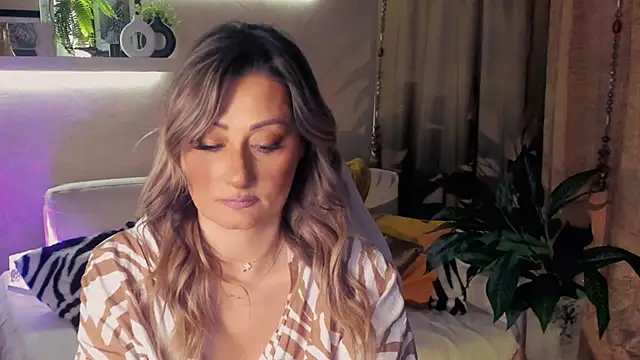 SarahAlluring online show from 8, 5, 2026