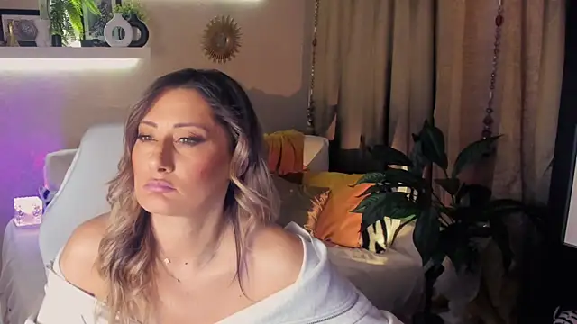 SarahAlluring online show from 11, 5, 2026