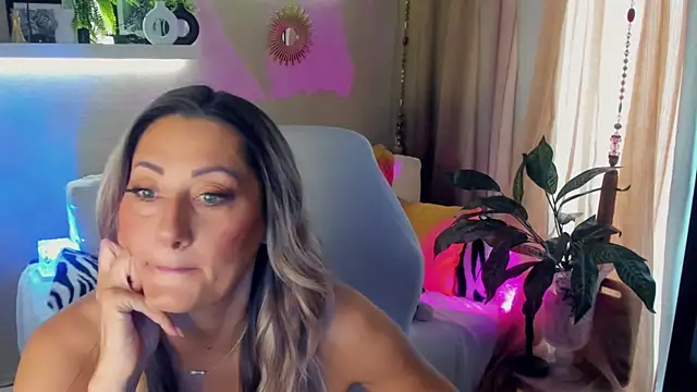 SarahAlluring online show from 7, 6, 2026
