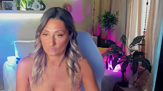 SarahAlluring online show from 15, 6, 2026