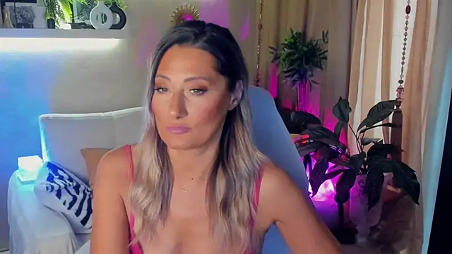 SarahAlluring online show from 17, 6, 2026