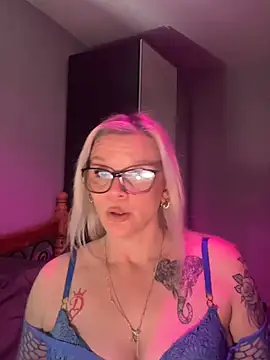 Curvy-Cleo online show from 11, 4, 2026