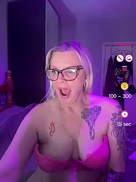 Curvy-Cleo online show from 4, 6, 2026