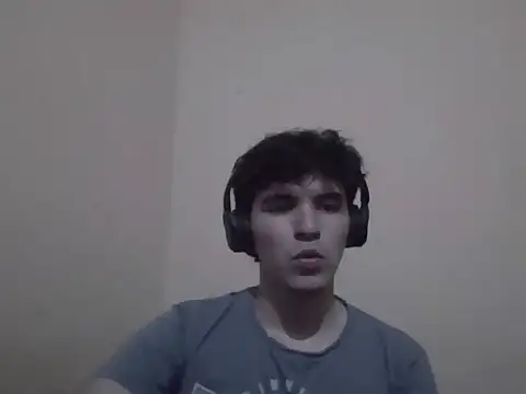 Snapshot of Visculi chatting on 4, 12, 2025 Visculi online show from 4, 12, 2025