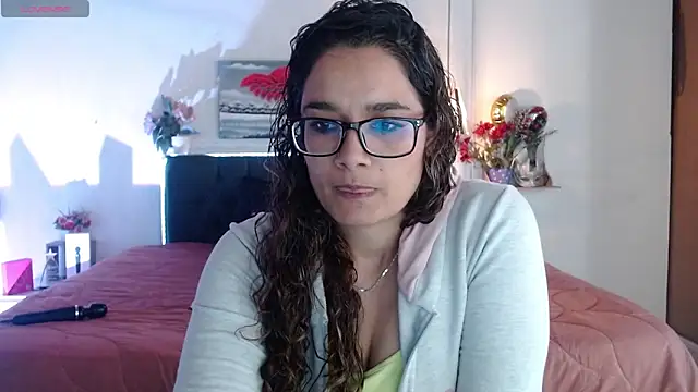 Snapshot of Rose_Thompson1 chatting on 9, 11, 2025 Rose Thompson1 online show from 9, 11, 2025