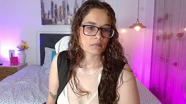 Rose Thompson1 online show from 17, 5, 2026