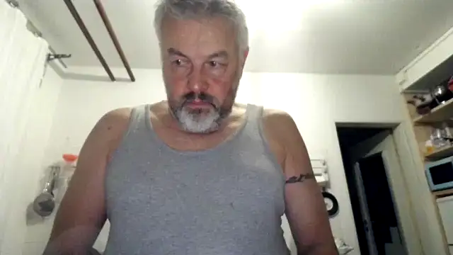 Snapshot of Berg_Boy chatting on 27, 10, 2025 Berg Boy online show from 27, 10, 2025