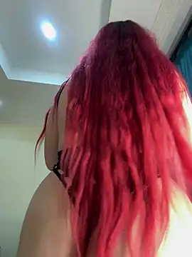 Snapshot of Ivelleee_ chatting on 19, 10, 2025 Ivelleee  online show from 19, 10, 2025