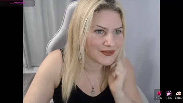 Snapshot of BellaStar84 chatting on 25, 10, 2025 BellaStar84 online show from 25, 10, 2025